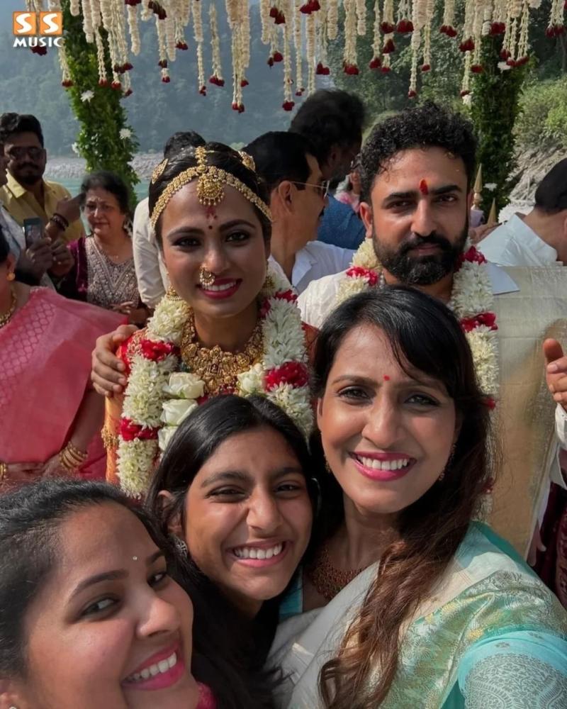 ramya-pandian-and-suja-wedding-reception-photos